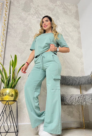 Conjunto blusón bota campana cargo