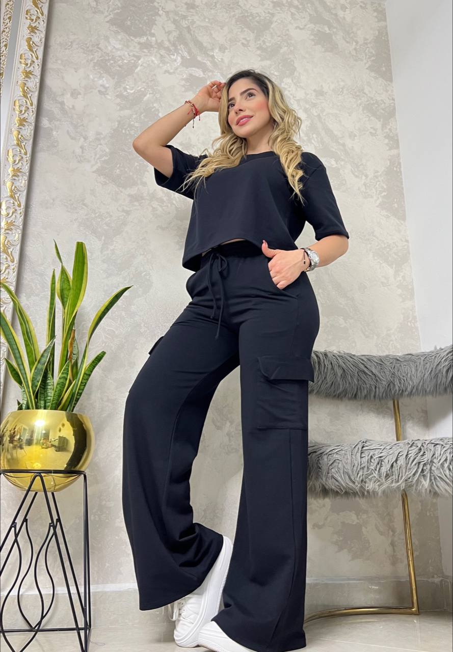 Conjunto blusón bota campana cargo